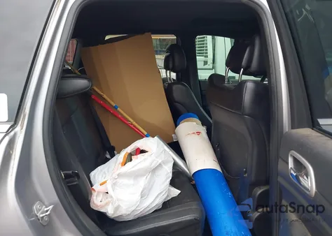 2015 Jeep Grand Cherokee Laredo z USA, uszkodzony, nr VIN 1C4RJFAG9FC164633